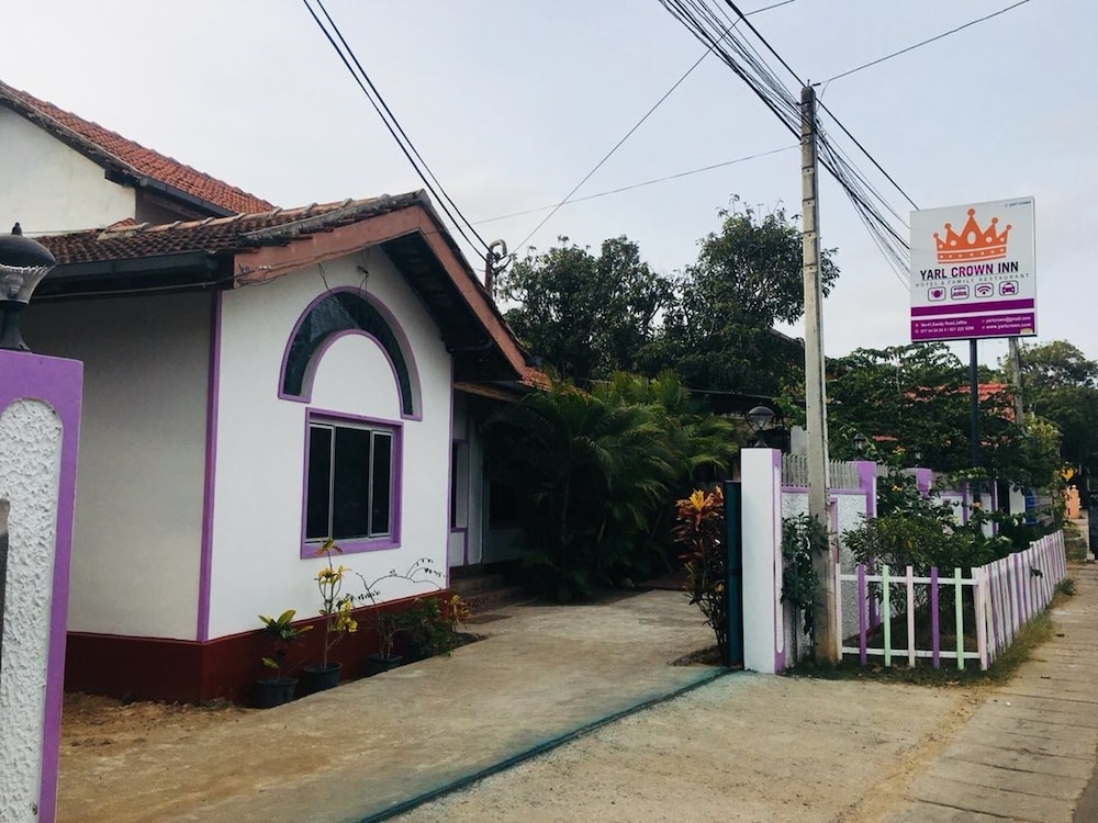 Yarl Crown Inn - carbon neutral hotel in Kandy