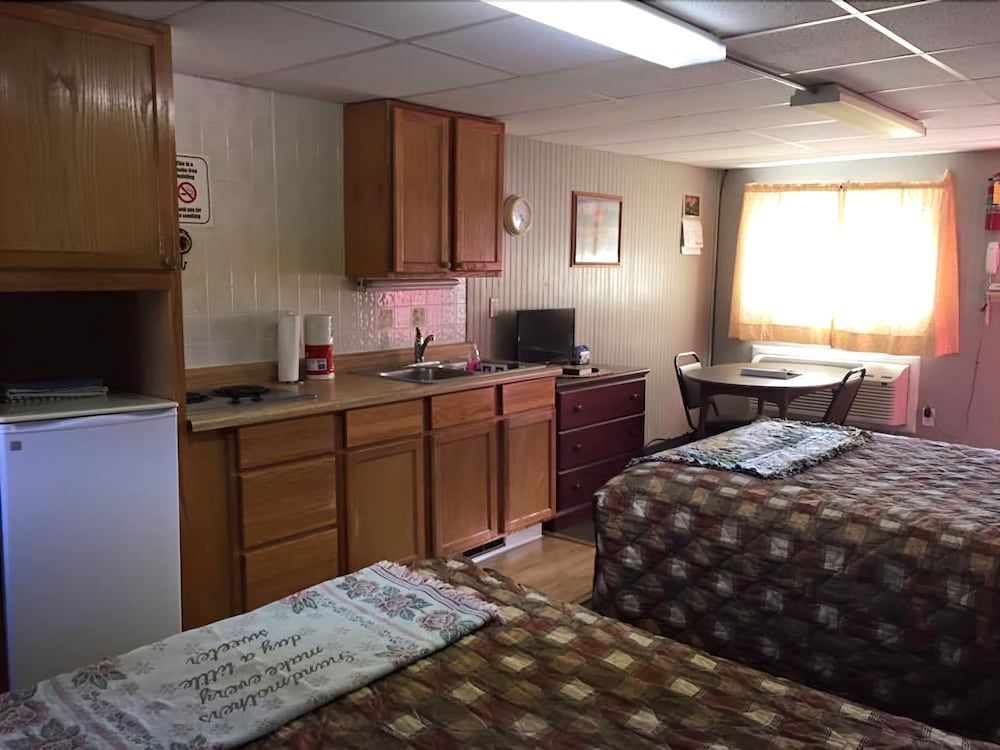 Town N' Country Motel - photo 12