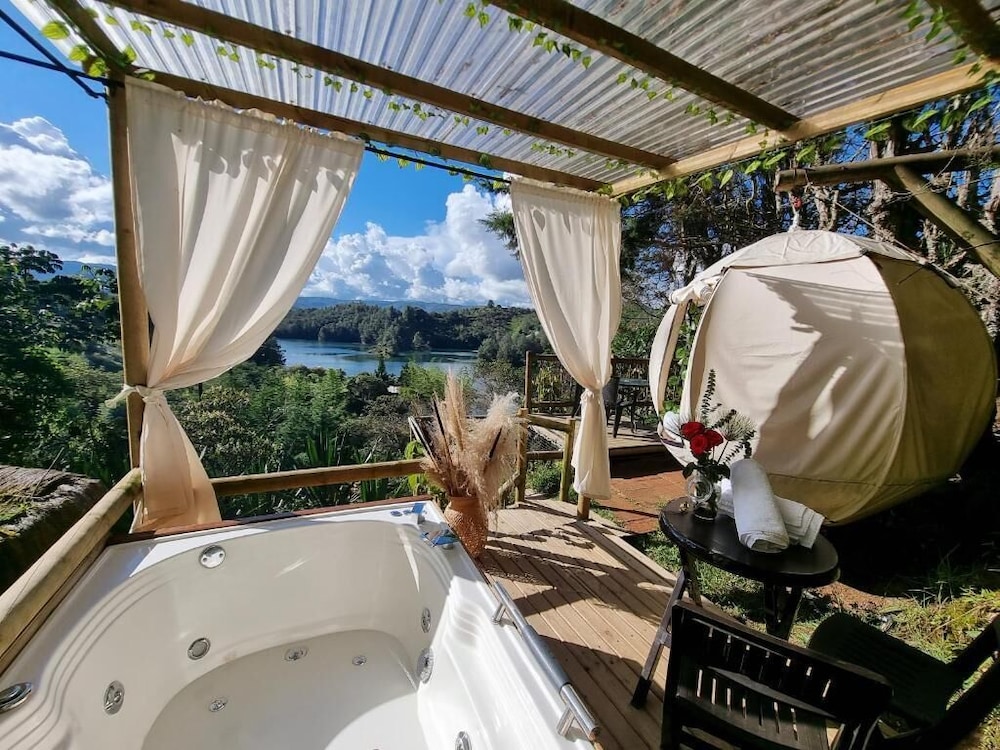 Levit Glamping in El Penol, Colombia