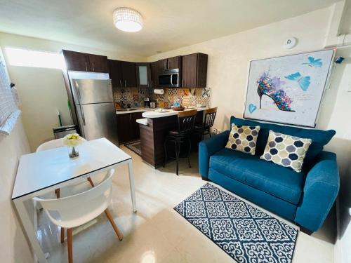Charming Retreat With Patio Access And Free Laundry 20723872 — Ponce