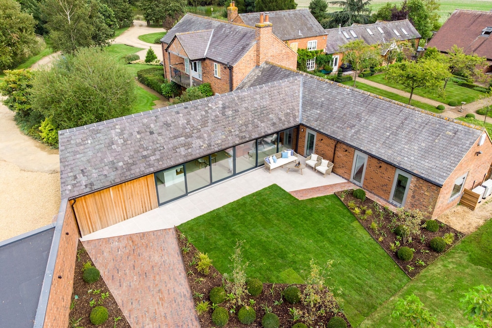 14 Acres Luxury Countryside Retreats in Market Harborough, United Kingdom