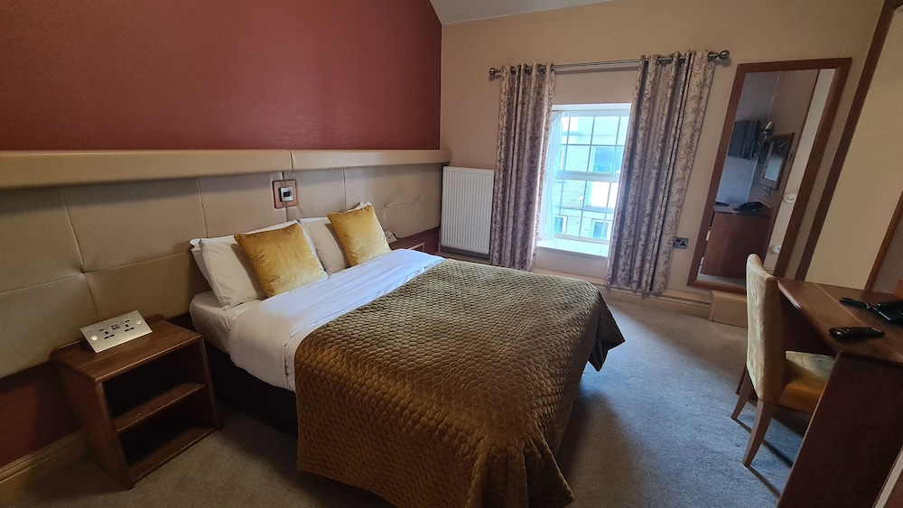Farnham Arms Hotel