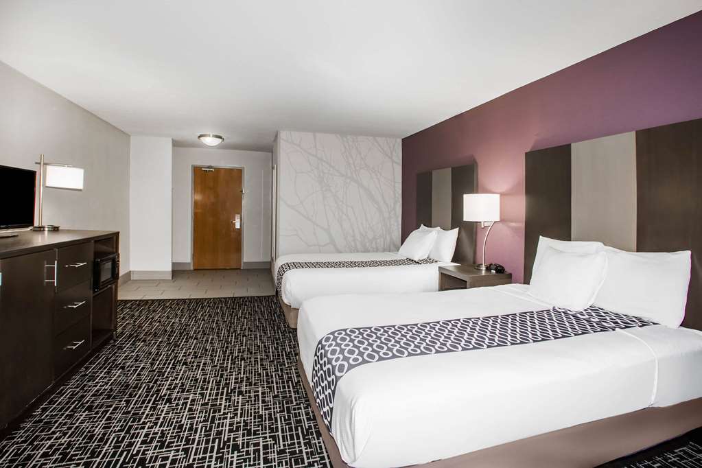 La Quinta Inn & Suites by Wyndham Pontoon Beach - photo 41