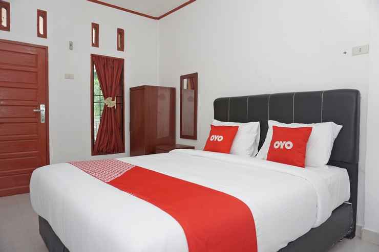 Oyo 2635 Ramos Inn in Parapat, Indonesia