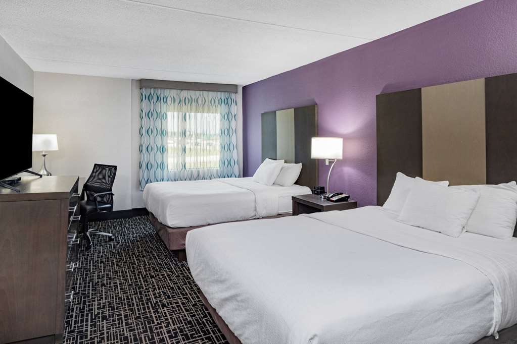 La Quinta Inn & Suites by Wyndham Chattanooga East Ridge - photo 24