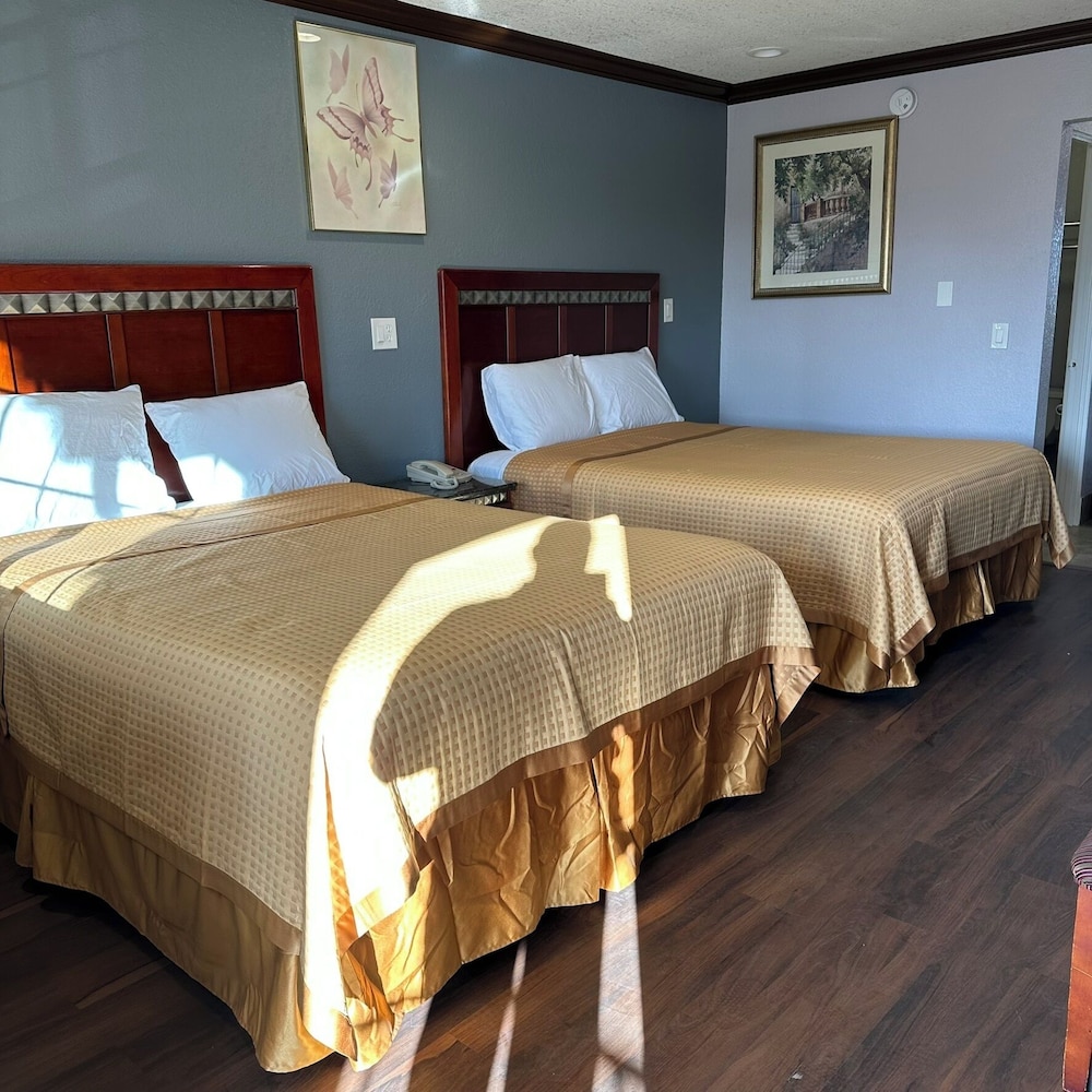 Americas Best Value Inn Corona - photo 22