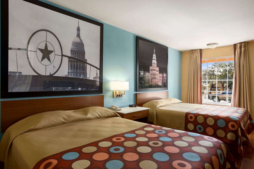 Super 8 by Wyndham Austin Downtown Capitol Area - photo 11