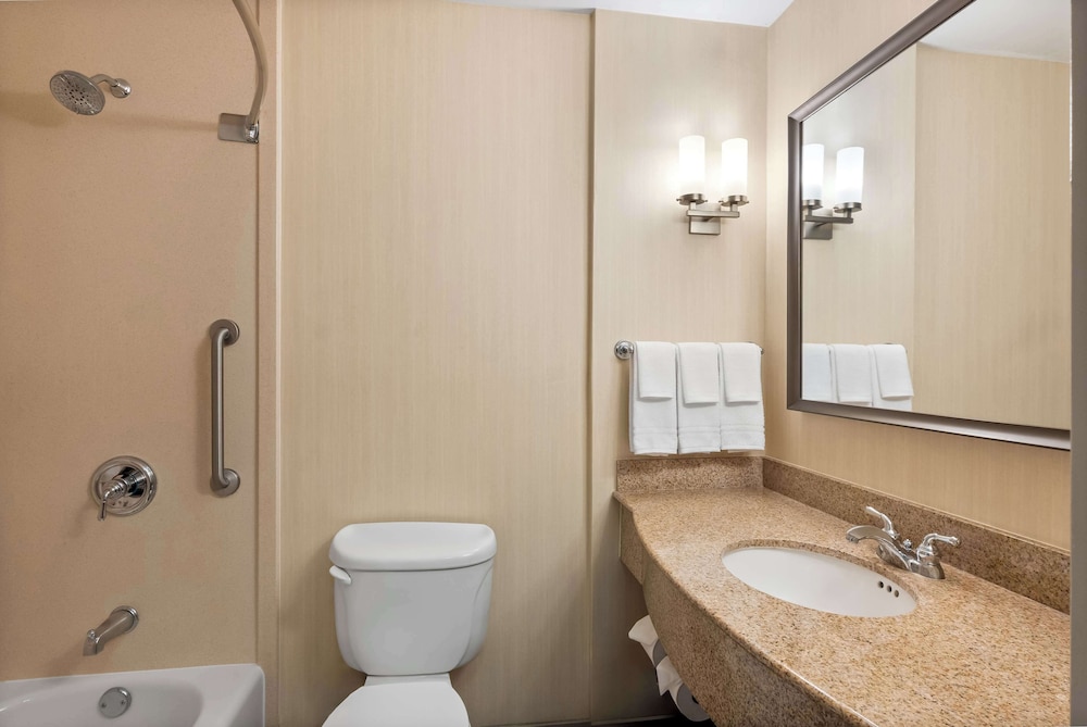 Hilton Garden Inn Fairfield - photo 30