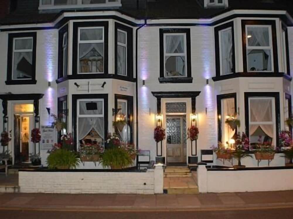 Diadem Hotel Formerly The Shrewsbury Guest House — 4-Star Luxury Hotel in Great Yarmouth, United Kingdom