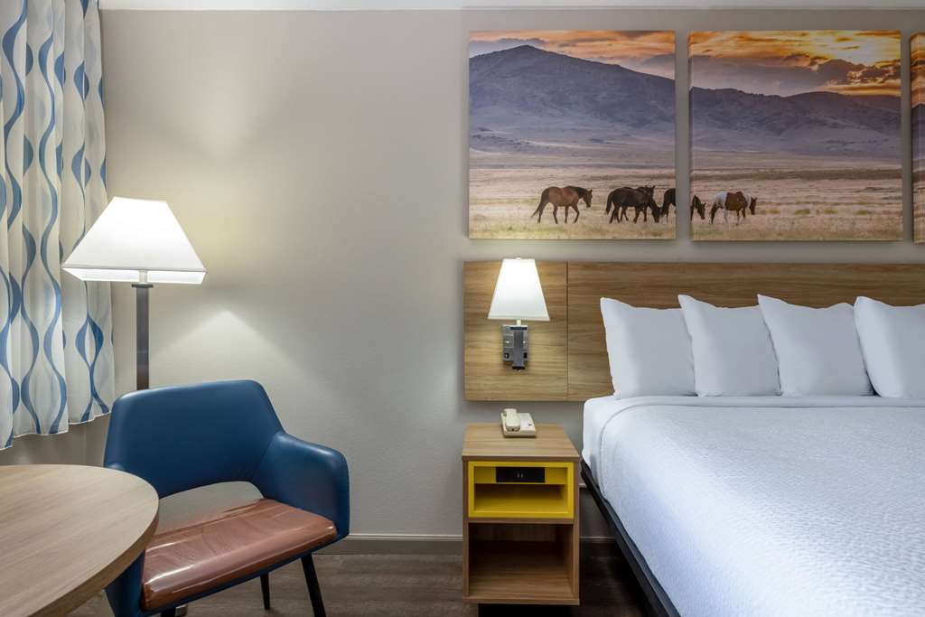 Days Inn by Wyndham Roswell - photo 15