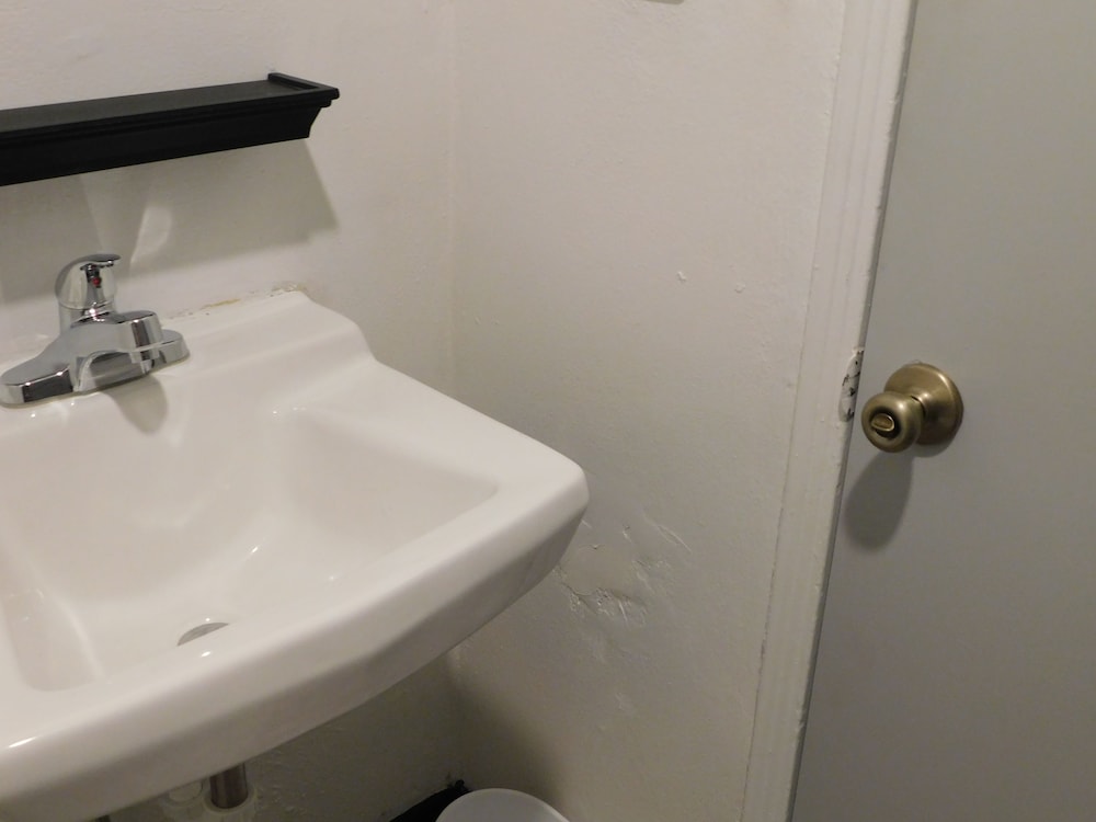 Spruce Pine Inn - photo 15