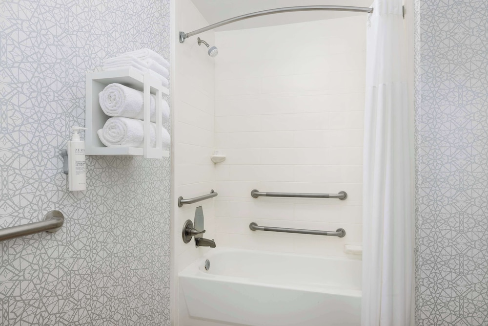 Hampton Inn Laredo - photo 14