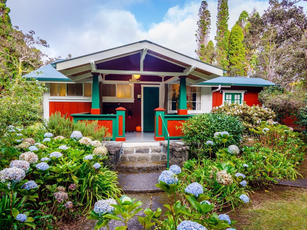 Volcano Teapot Cottage — 4-Star Luxury Hotel in Volcano, United States