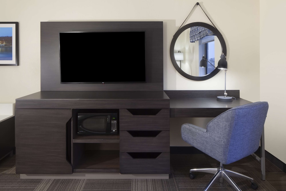 Hampton Inn Charleston Southridge - photo 12