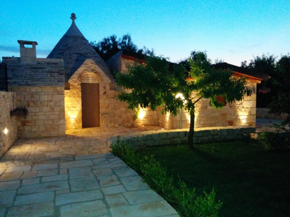 B&B Il giardino degli ulivi — 4-Star Luxury Hotel in Castellana, Italy