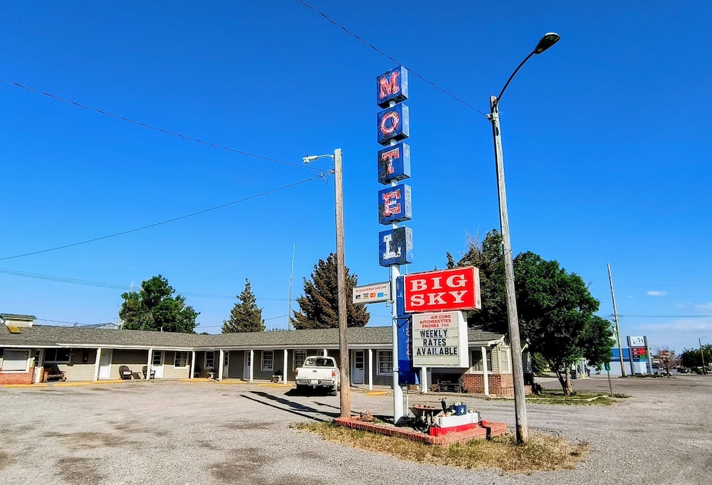Big Sky Motel - last minute hotel in Choteau