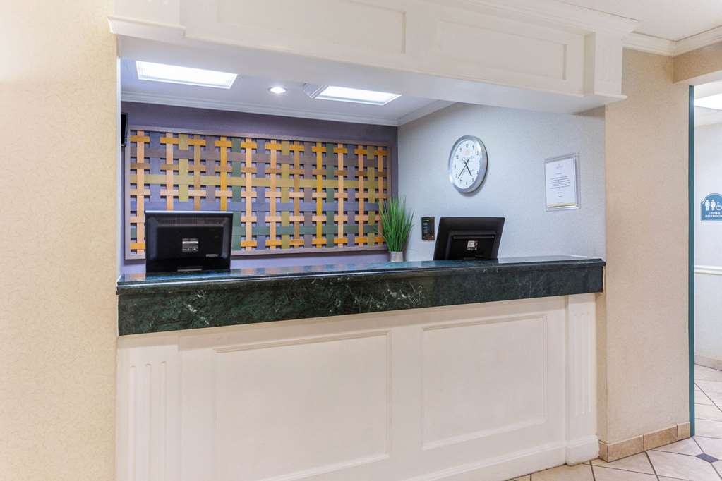 La Quinta Inn & Suites by Wyndham Chicago Gurnee - photo 8
