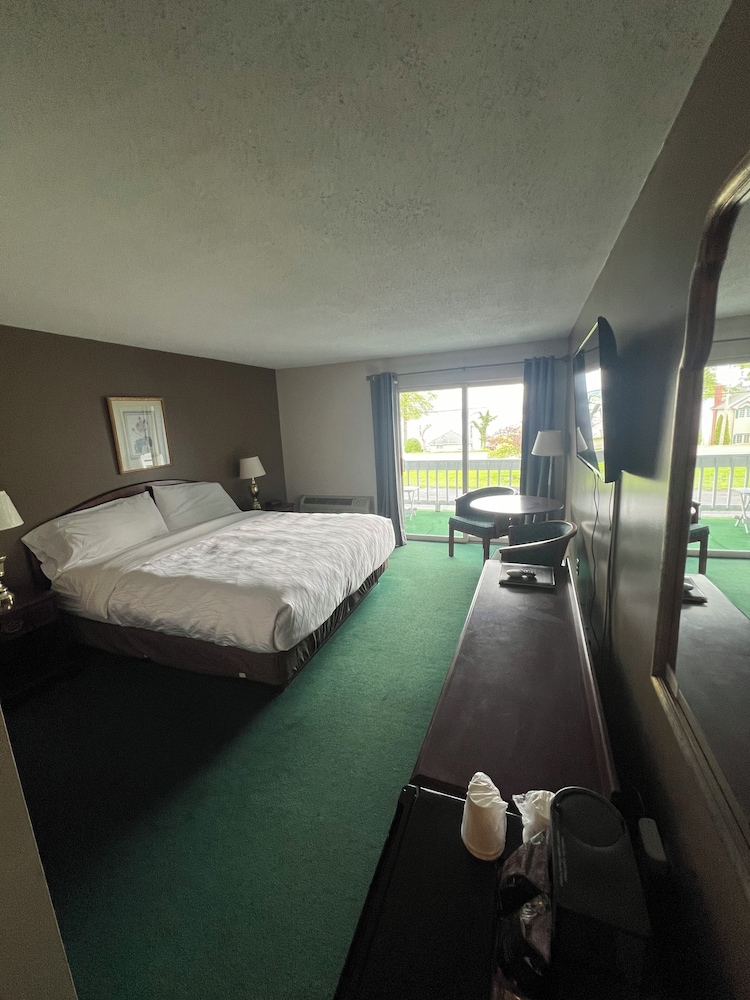 Webb's Year Round Resort - photo 6