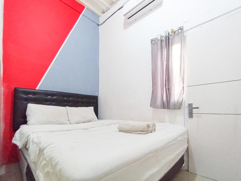Ariska Room near Alun Alun Jombang RedPartner — hotel in Jombang