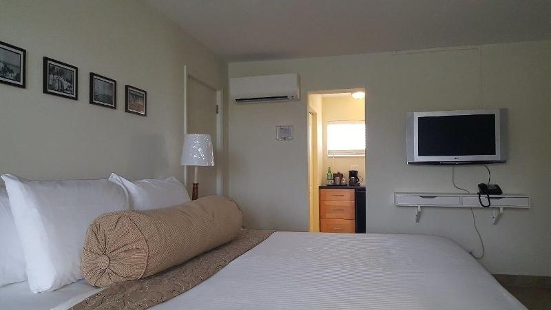 Le Cabanon Motel - carbon neutral hotel in Pompano Beach