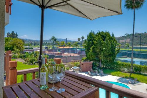 Beautifully Remodeled Private Balcony Pool View Bbq Access Gated Reserved Parking — Encinitas