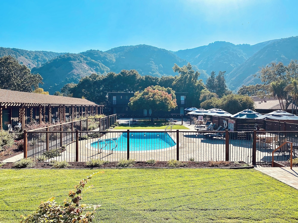 Hidden Valley Inn — Carmel Valley Village — photo 2
