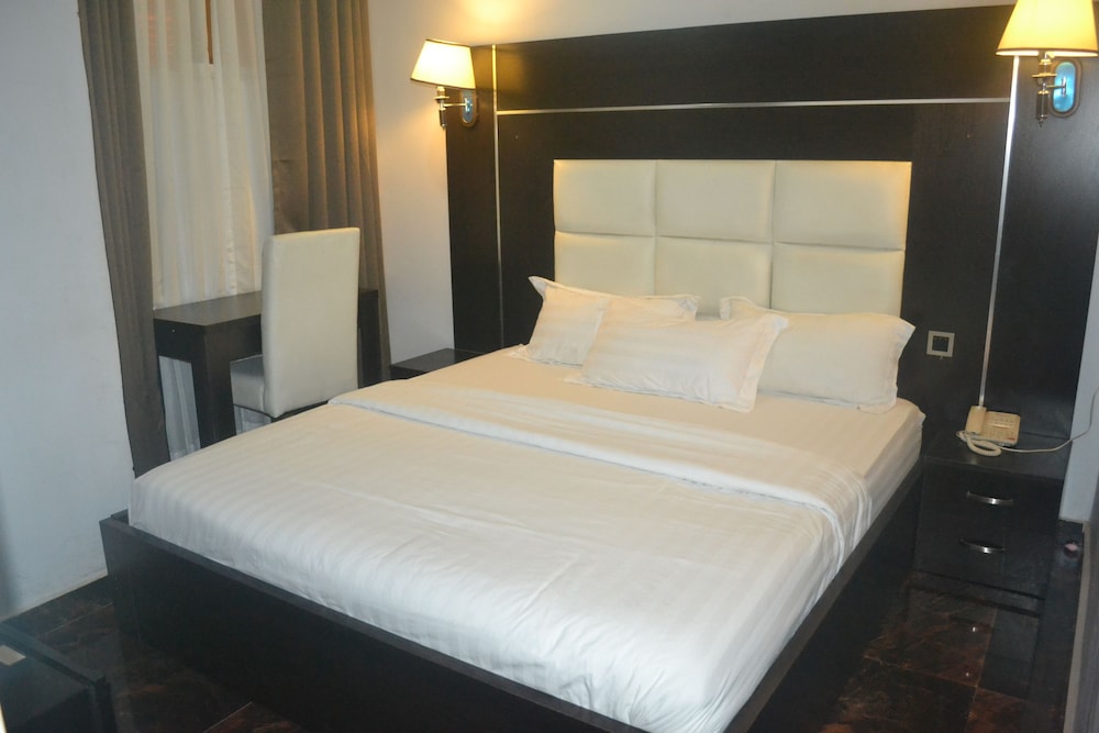 Mac Dove Lounge & Suites ltd - last minute hotel in Lagos