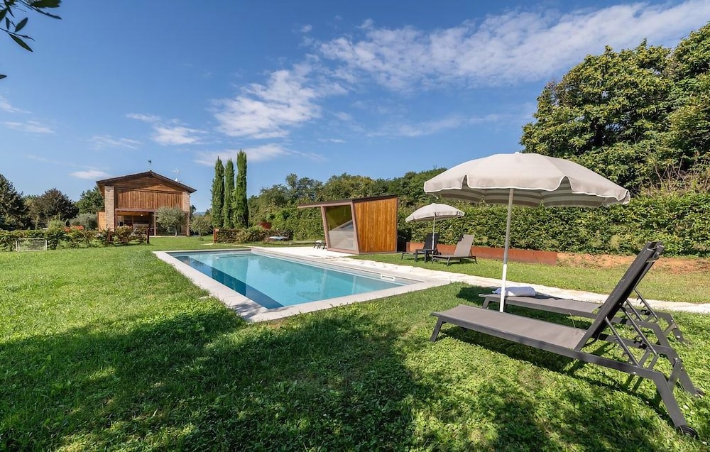 Agriturismo Dolce Colle — 5-Star Luxury Hotel in Volpago Del Montello, Italy