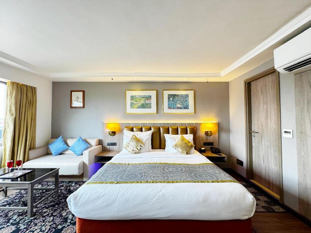 Hotel Lake View Kashmir in Srinagar, India