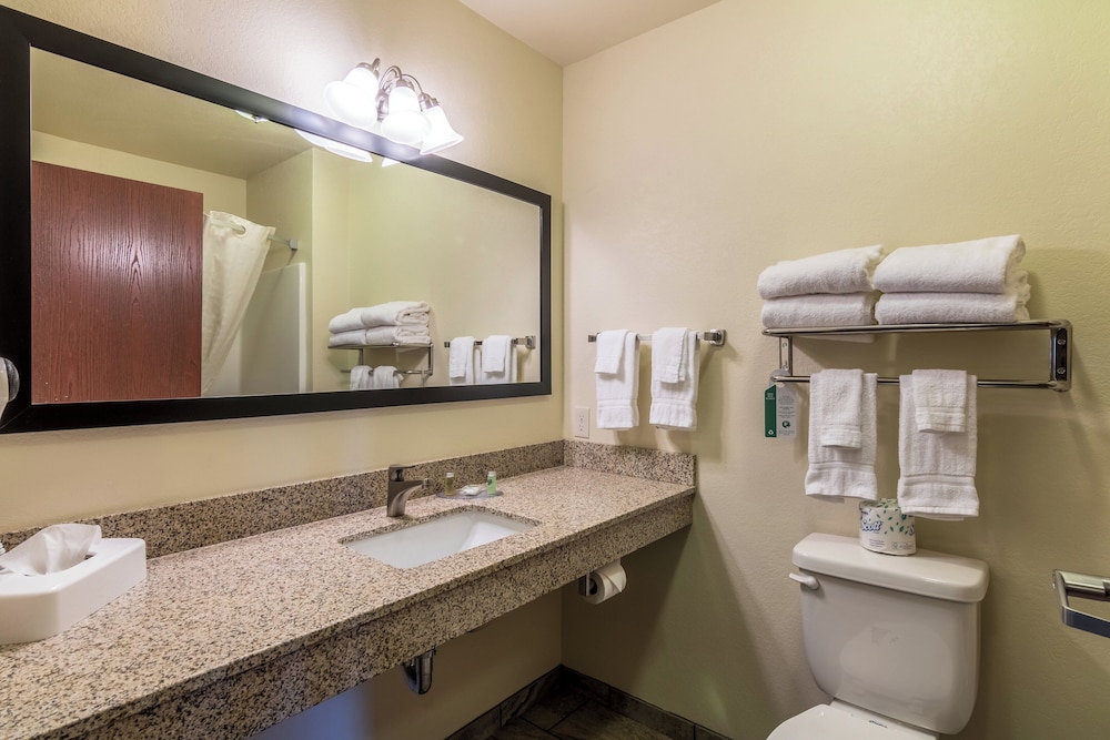 Cobblestone Inn & Suites Barron - photo 25