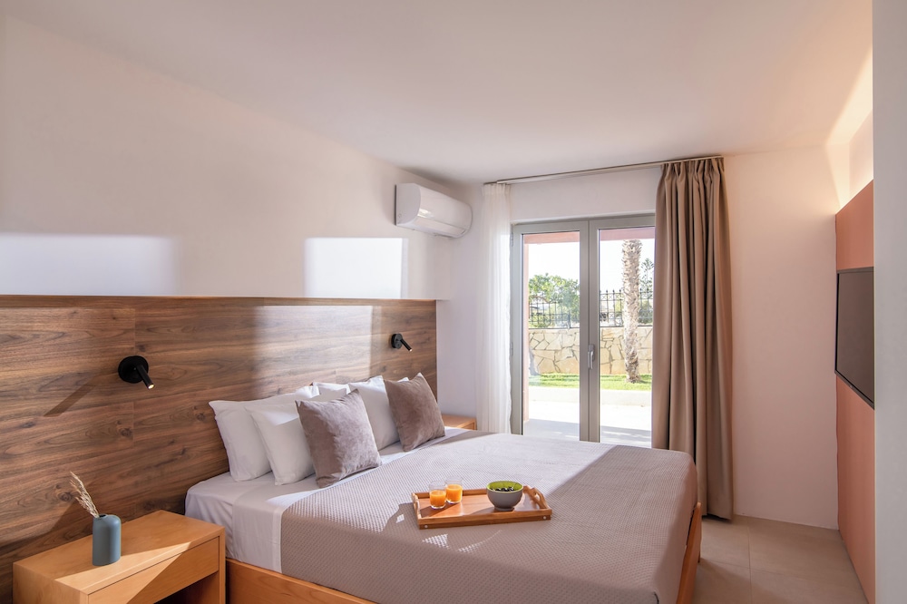 Ariadni Apartments — 4-Star Luxury Hotel in Irakleion, Greece