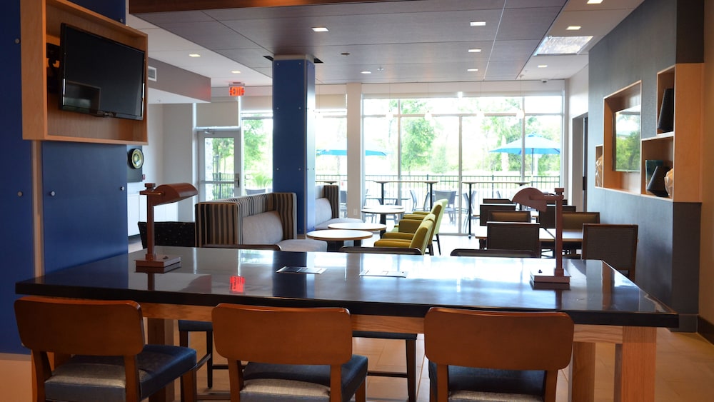 Holiday Inn Express & Suites Jacksonville W I295 and I10 by IHG - photo 2