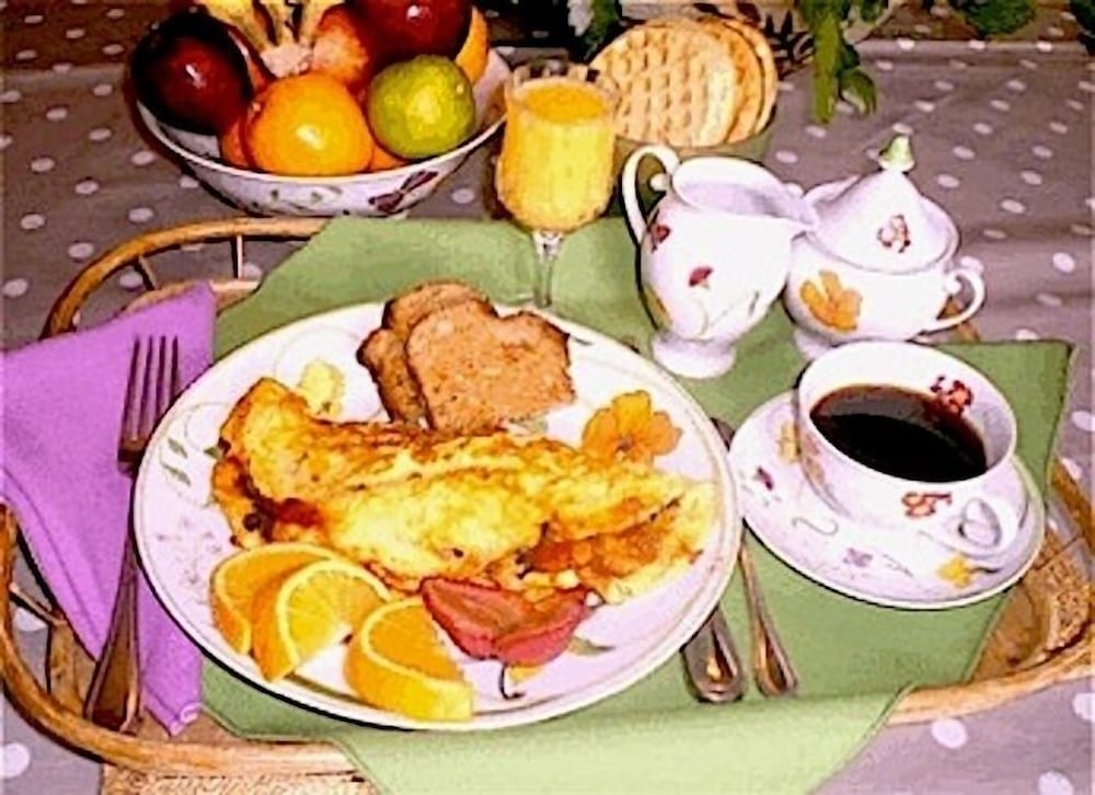 Whistler's Inn Bed & Breakfast - photo 36