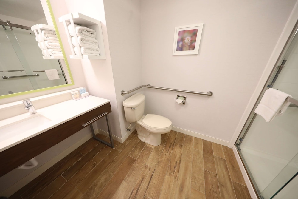 Hampton Inn Hutchinson - photo 57