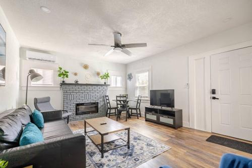 Downtown Hideaway 1 Bedroom Bungalow in St. Petersburg, United States