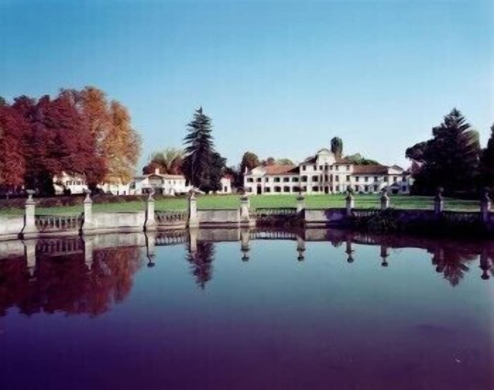 Villa Toderini Agriturismo — 4-Star Luxury Hotel in Codogne, Italy