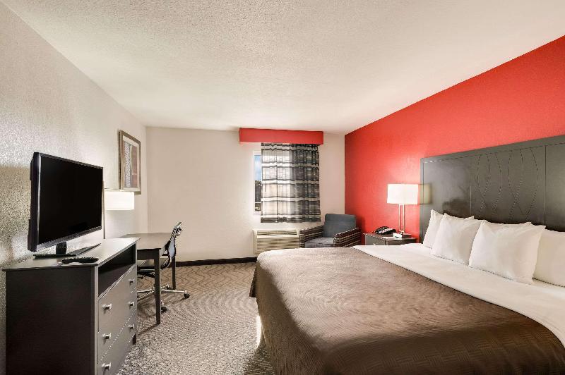 Clarion Inn & Suites Russellville I 40 - photo 4