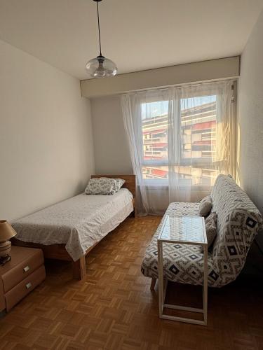 Cozy Room with view of Mt Jura in Geneve, Switzerland