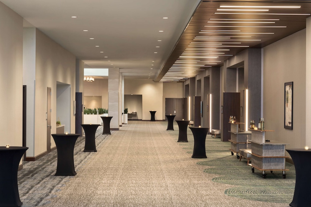Embassy Suites by Hilton Denton Convention Center - photo 40