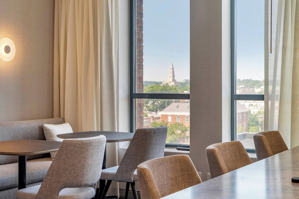 Sheraton Suites Old Town Alexandria - photo 39
