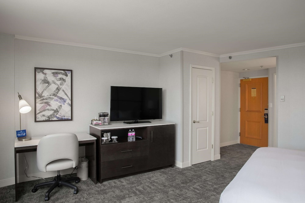Hilton Chicago Oak Lawn - photo 6