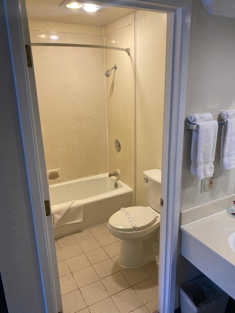 Atascadero Inn - photo 26