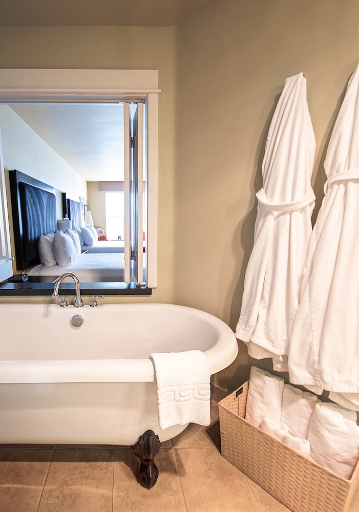 Cannery Pier Hotel & Spa - photo 70
