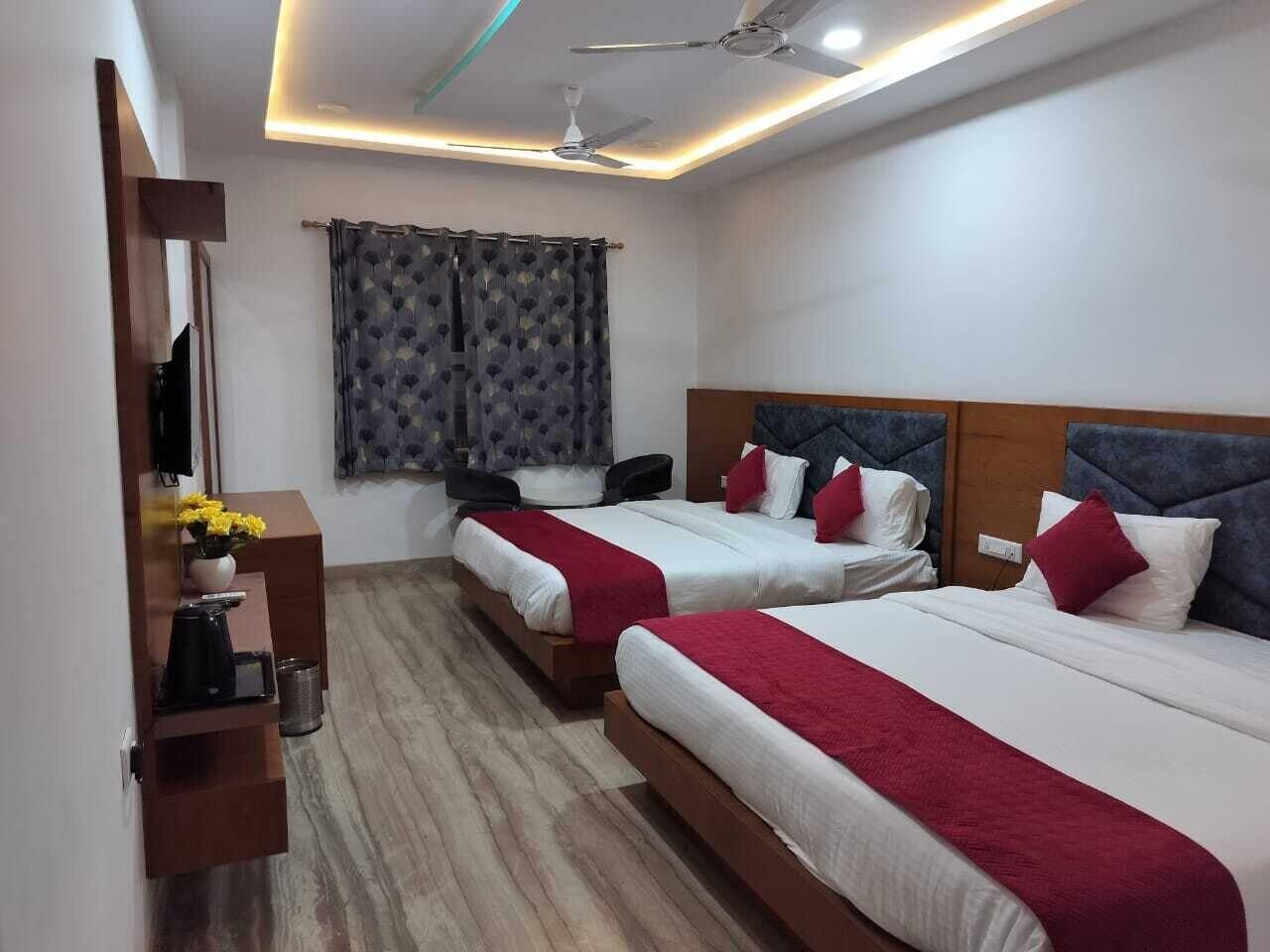 Hotel Brij Palace And Restaurant — hotel near Maharana Pratap Airport