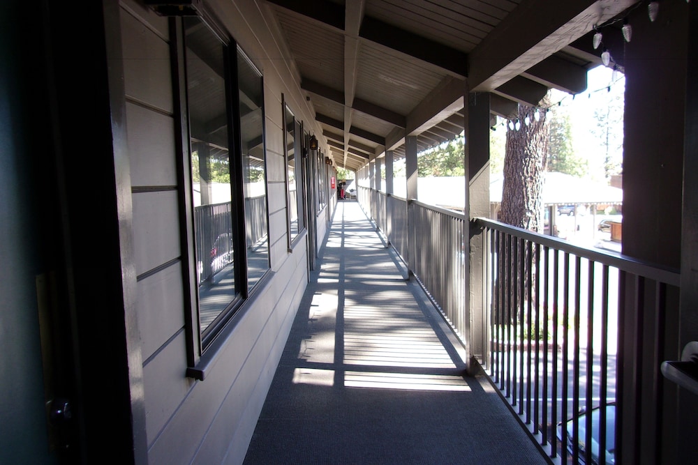 Pepper Tree Inn - photo 25