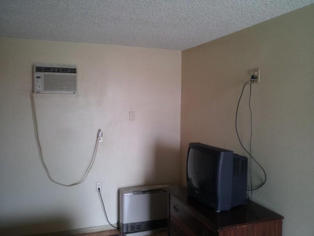 Mustang Motel - photo 14