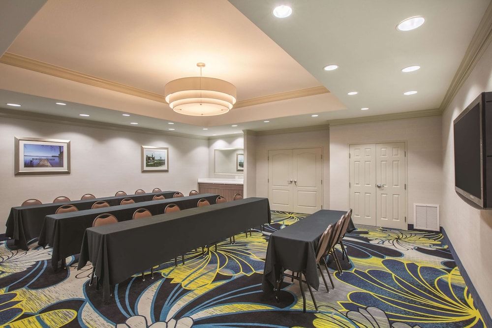 La Quinta Inn and Suites by Wyndham Lake Charles Casino Area - photo 26