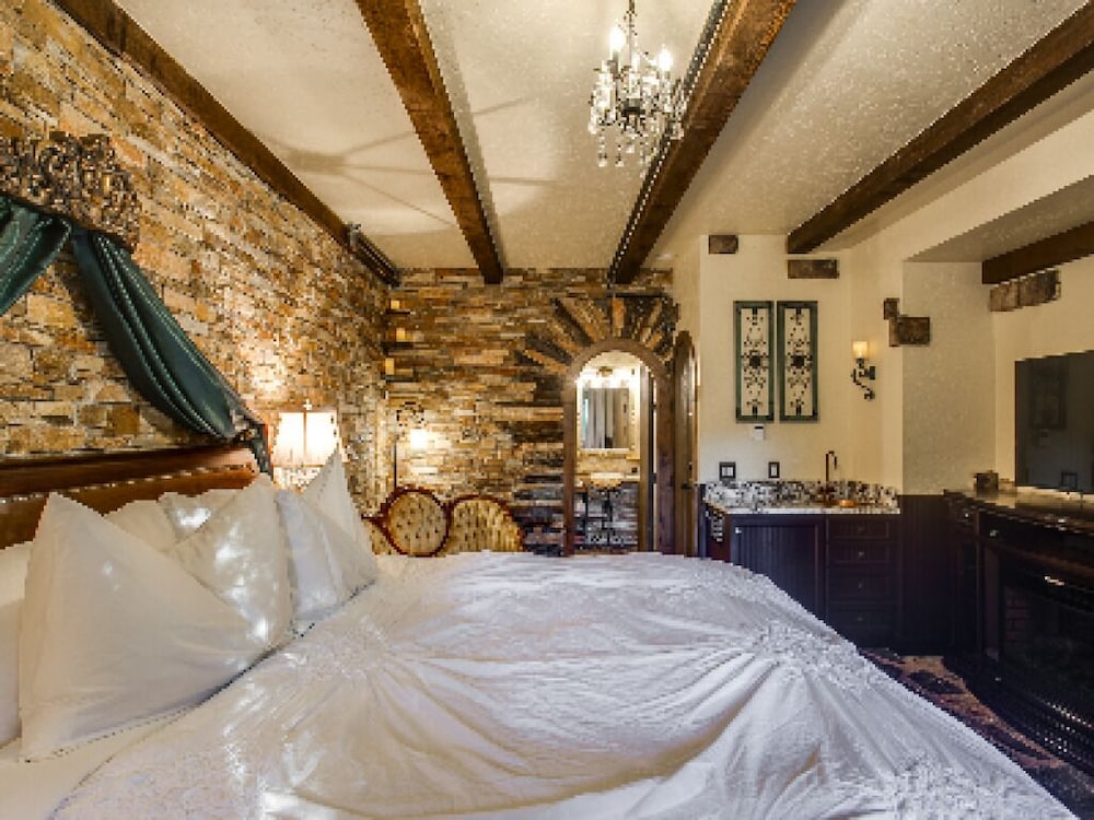 Storybook Riverside Inn - photo 19