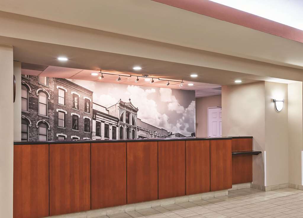 La Quinta Inn & Suites by Wyndham Granbury - photo 6