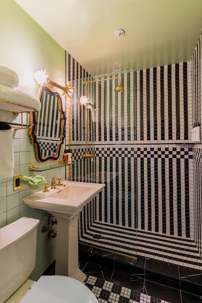 The Lafayette Hotel Swim Club & Bungalows - photo 9